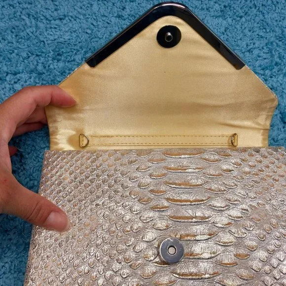 Charming Charlie RSVP Mixed Gold-Silver Hand Purse - Picture 8 of 11